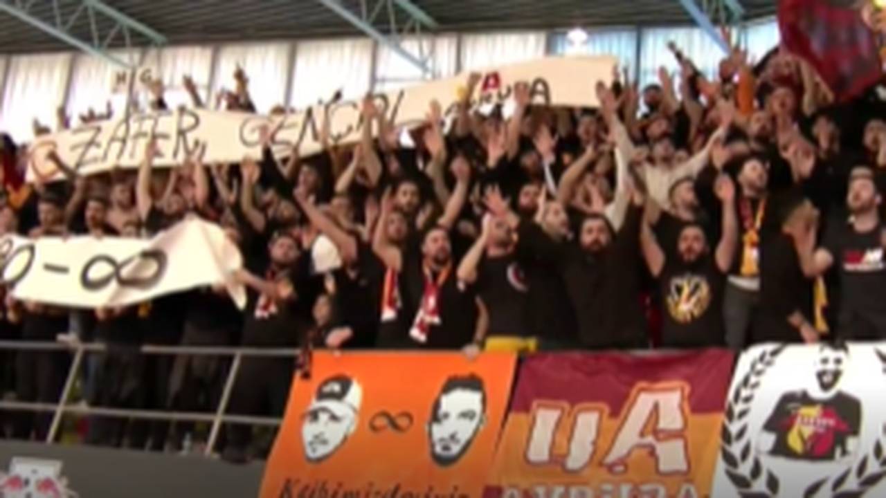 Mercedes-Benz JuniorCup: Galatasaray-Fans sorgen für irre Atmosphäre