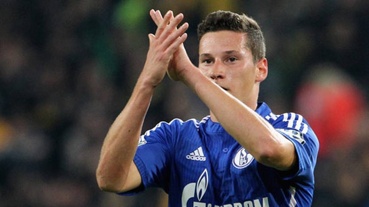 Die Gewinner aus dem Jahr 2011 sind jetzt schon ganz große Namen. Julian Draxler bekommt die Fritz-Walter-Medaille (U18) in Gold,...
                  
                  
                  
                  
                  