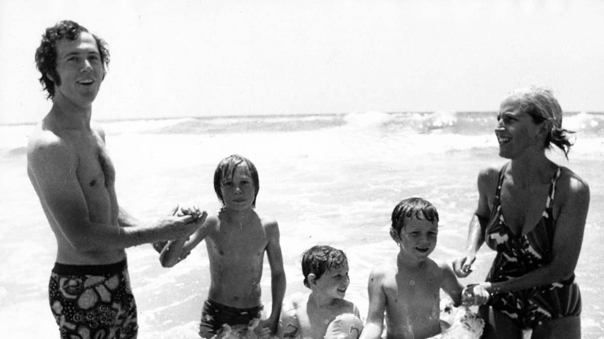 Trotz solcher Bilder und schönen gemeinsamen Erinnerungen bereut er heute, sich nicht genug um seine drei älteren Kinder gekümmert zu haben. "Ich war ein schlechter Vater, weil ich nie da war", sagte er mal. Wie anders geht es da seinen zwei Jüngsten Joel und Francesca: "Früher war mein Leben vielleicht aufregender, aber heute ist es intensiver. Das habe ich meinen beiden kleinen Kindern zu verdanken. Mit Kindern bist du reich beschenkt“, sagt er mittlerweile 