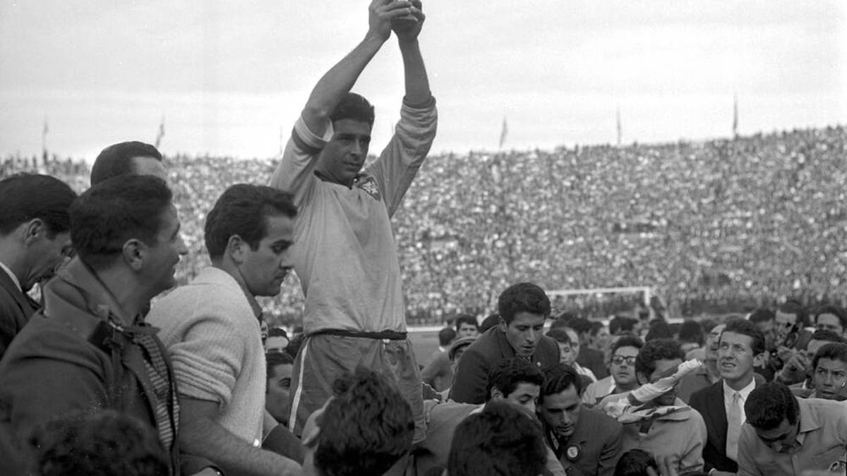 1962: Brasilien verteidigt in Chile den Titel mit einem 3:1-Sieg gegen die Tschechoslowakei