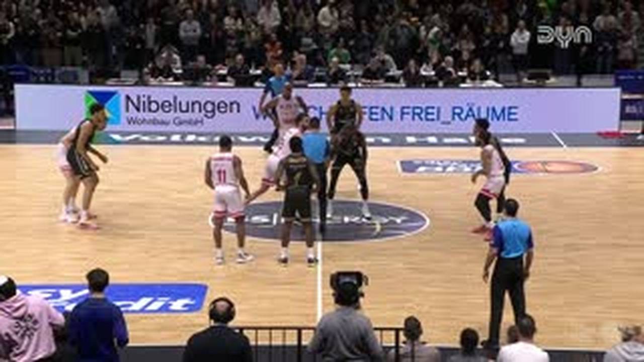 Spiel Highlights zu Basketball Löwen Braunschweig - Würzburg Baskets (1)