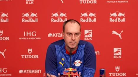 In der Pressekonferenz vor dem Spiel Leipzig gegen Gladbach spricht Leipzigs Trainer, Ole Werner,  über die Transfergerüchte rund um Co-Kapitän Xaver Schlager.