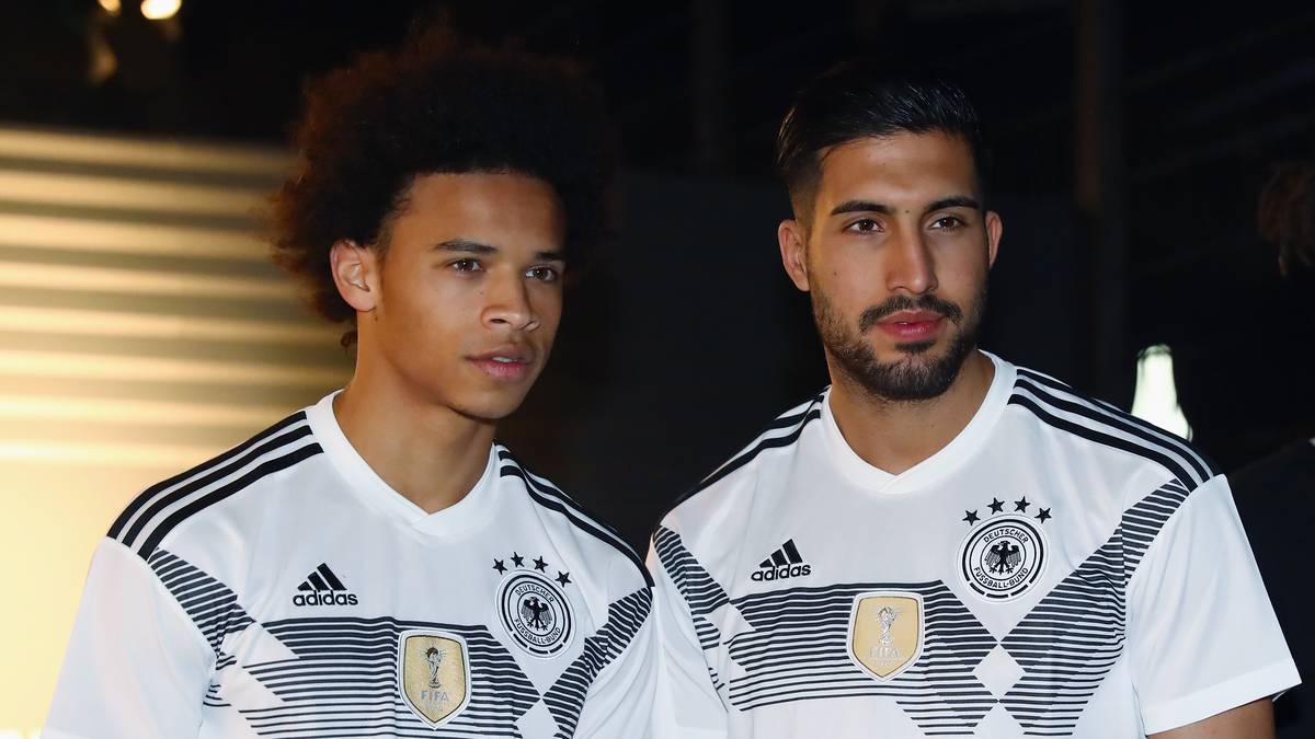 Auf der linken Brust wird das DFB-Logo mit den vier WM-Sternen zu sehen sein. Zudem ist auf der Mitte der Brust das WM-Emblem angebracht