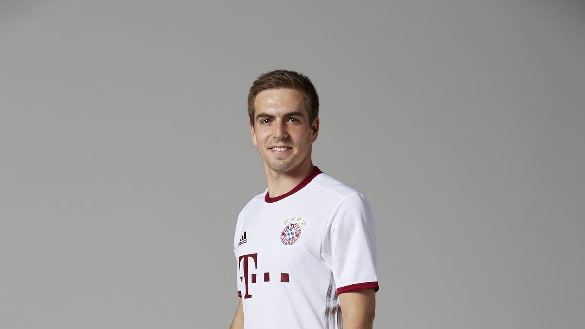 Philipp Lahm trägt das neue Jersey jedenfalls schon mit stolz geschwellter Brust - zum Sieg in der Königsklasse reichte das fesche Trikot bekanntlich jedoch nicht
