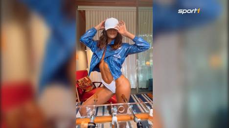 Während das Topmodel Izabel Goulart sonst eher von der Tribune aus ihrem Verlobten Kevin Trapp beim Kicken zuschaut, versucht sie sich in einem Clip auf Instagram auch mal selbst daran. Wenn auch auf eine etwas andere Art und Weise als der Nationaltorwart. 