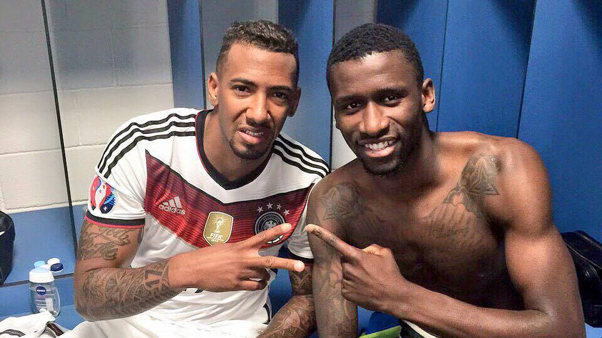 Auch die Abwehrspieler Jerome Boateng und Antonio Rüdiger sind zufrieden. "Job done", so Boatengs Fazit