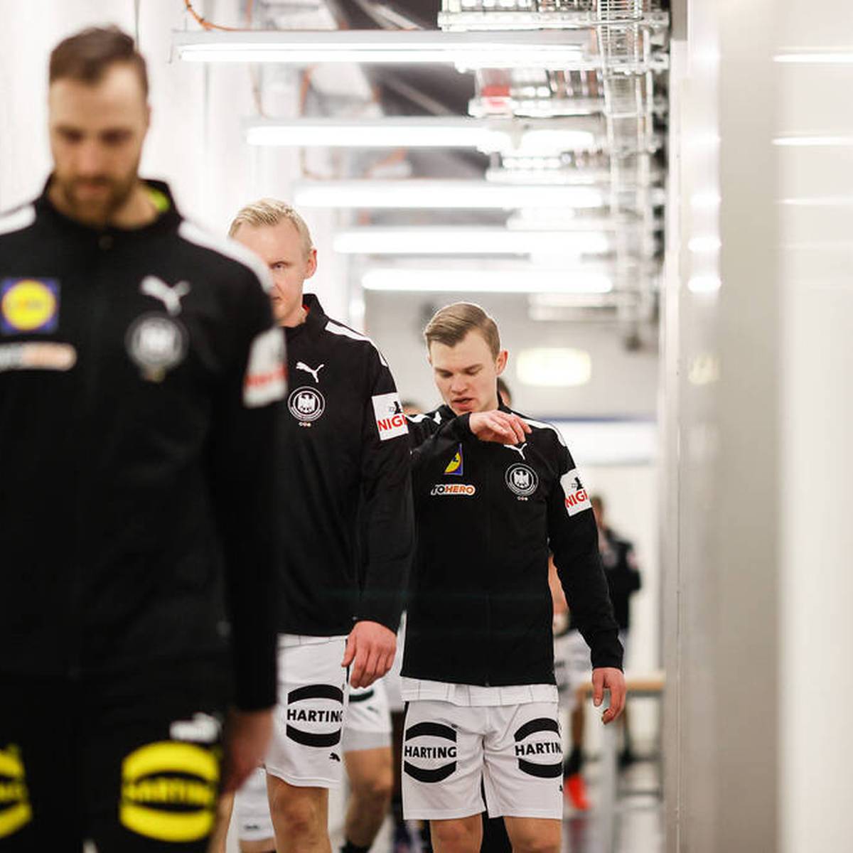 Handball-Nationalspieler Timo Kastening hat mit den Auswirkungen seiner Corona-Infektion zu kämpfen.