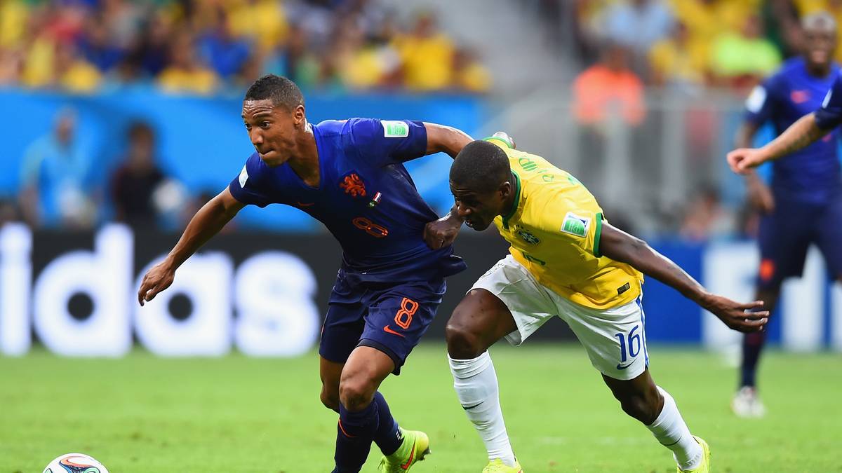 ... Jonathan de Guzman (l., SSC Neapel/ablösefrei), Jan Zimmermann (1860 München/ablösefrei), Luka Jovic (Benfica Lissabon II/Leihe), Noel Knothe, Nelson Mandela Mbouhom, Renat Dadashov (alle eigene Jugend), Ante Rebic (AC Florenz/Leihe)