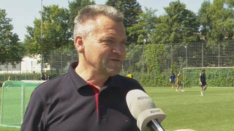 Manfred Schwabl ist eine Institution bei Regionalligist Unterhaching. Nun hat er für den Neuanfang Sandro Wagner als Trainer geholt. Der Präsident erklärt im SPORT1-Interview wie es dazu kam.