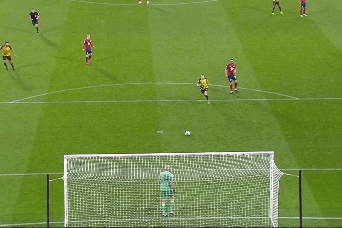 Huddersfield-Torwart Ryan Schofield glänzt gegen Watford gleich mehrfach mit starken Paraden. Dann aber verfällt er in einen folgenschweren Sekundenschlaf.