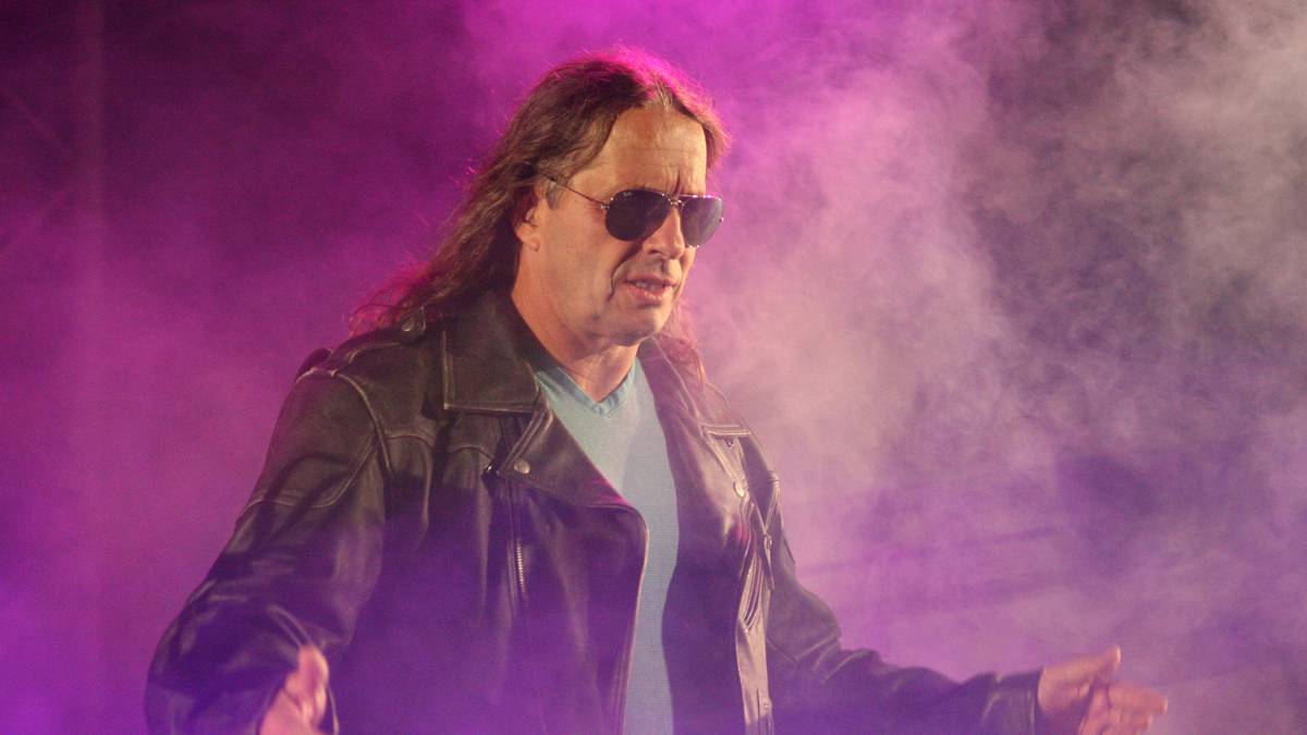 Hart hatte nach seiner Karriere mit schweren gesundheitlichen Problemen zu kämpfen, überlebte einen Schlaganfall und eine Prostatakrebs-Erkrankung. 2010 versöhnte er sich mit McMahon, trat seitdem immer mal wieder bei WWE auf