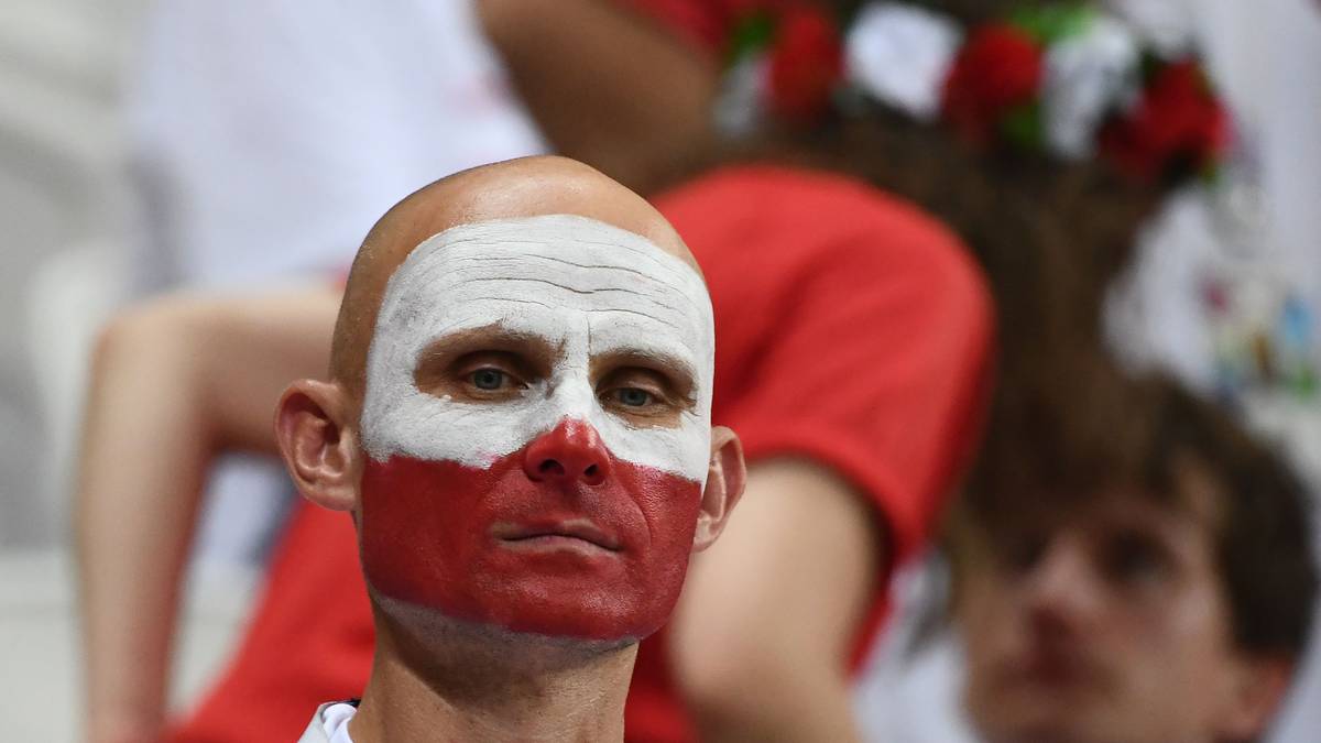 Es herrscht nicht nur Trubel und Heiterkeit auf den Rängen. Viele traurige Gesichter gab es bei dem frühzeitigen WM-Aus der Polen. Ein polnischer Junge weinte in den armen seines Vaters bitterlich. Die gegnerischen Fans aus Kolumbien konnten das nicht mit ansehen und versuchten den jungen Fußballfan aufzumuntern. Sie skandierten "Polska, Polska".