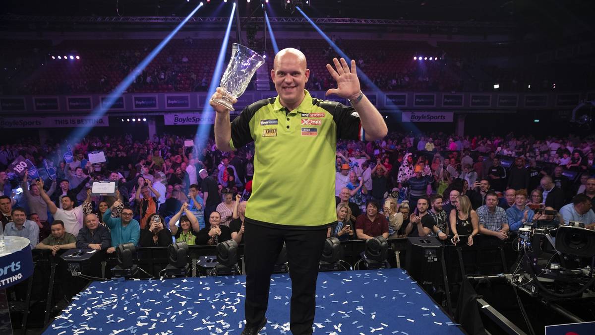 TITEL ÜBER TITEL: Schon weit über 100 Titel hat der Darts-Kannibale in seiner Profi-Karriere gewonnen. Allein im Jahr 2018 kürt er sich gleich bei 18 Turnieren zum Sieger
