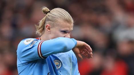Manchester City lässt im Derby gegen United Punkte im Titelkampf liegen. Erling Haaland ist kein Faktor - und Englands Presse ist gewohnt bissig unterwegs.