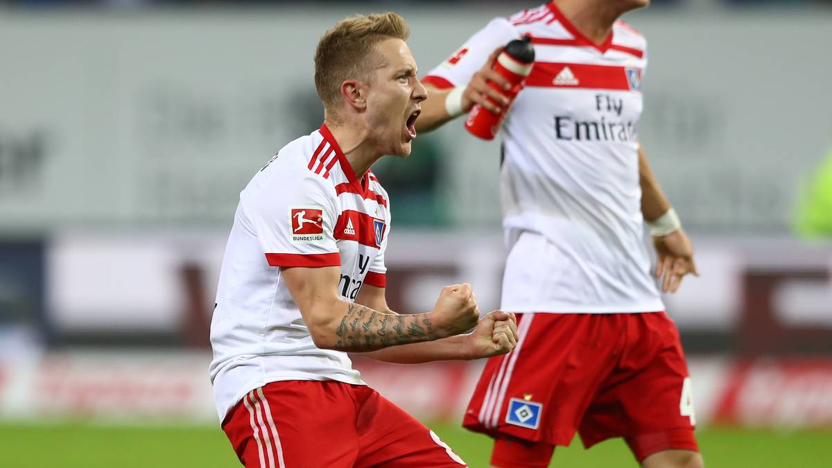 Lewis Holtby, seit Monaten außen vor, bekam unter Titz wieder eine Chance und zahlt es mit Leistung zurück. Gleiches gilt für Torwart Julian Pollersbeck. Der Glaube an den Klassenerhalt ist wieder da, trotz fünf Punkten Rückstand auf Platz 16