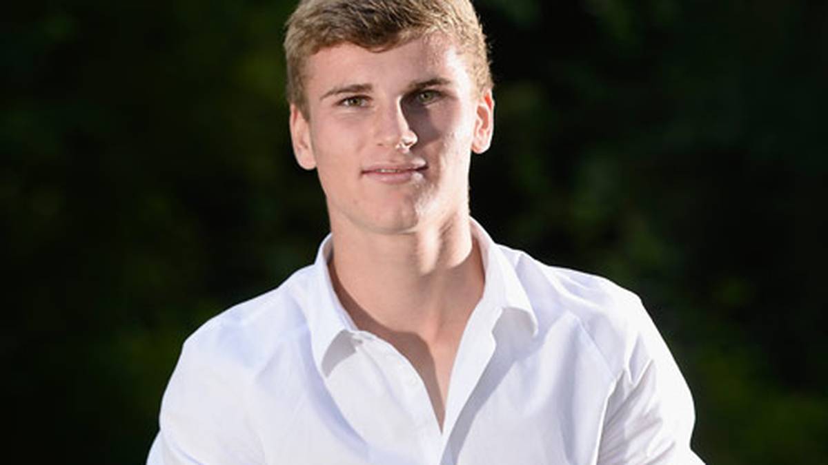 2013 wird Goretzka in der Kategorie U17 von Stuttgarts Teenie-Talent Timo Werner beerbt.
                  
                  
                  
                  
                  