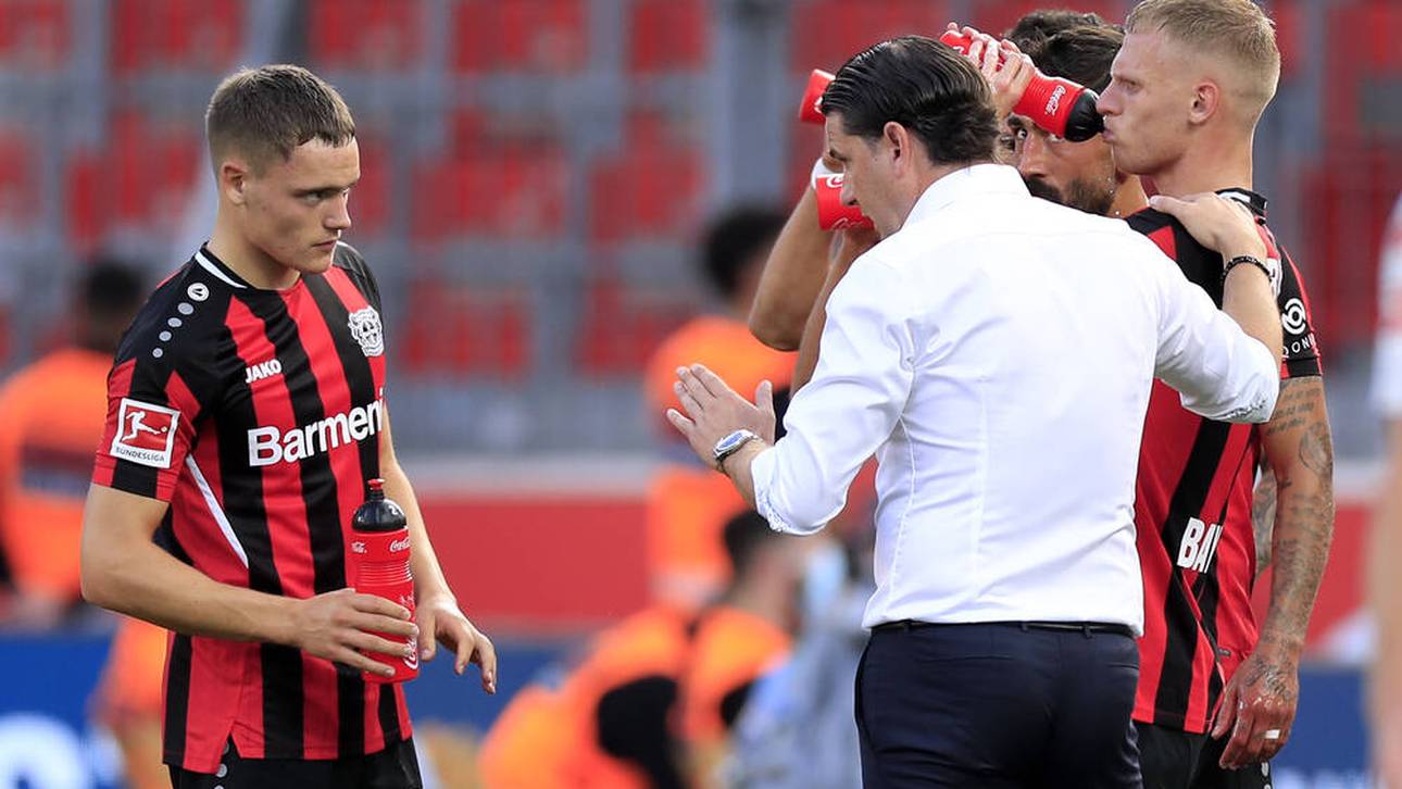 Gerardo Seoane (r.) trainierte Florian Wirtz (l.) bei Bayer Leverkusen
