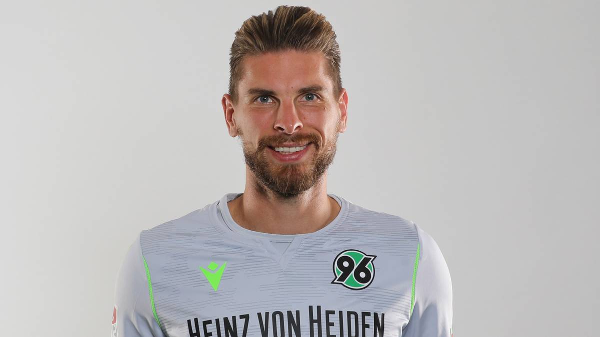 Gleich am Freitag gibt es für ihn ein Wiedersehen mit seinem Ex-Klub. Mit dem 30-Jährigen sollte die Torhüterposition bestmöglich besetzt sein. Zieler ist ein enorm wichtiger Zugang - auch für das Innenleben des Teams. Denn wichtige Spieler haben den Klub verlassen