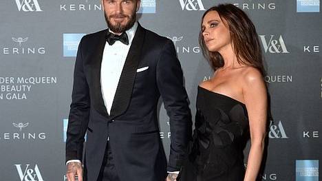 Victoria hat den Bartwuchs von David Beckham ganz genau im Auge.