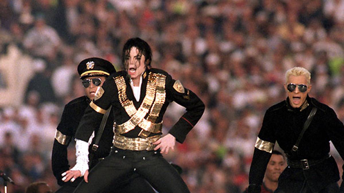 Der "King of Pop" macht 1993 seine Aufwartung im Rose-Bowl-Stadium zu Pasadena. 98.000 Zuschauer sehen Michael Jacksons spektakulären Auftritt