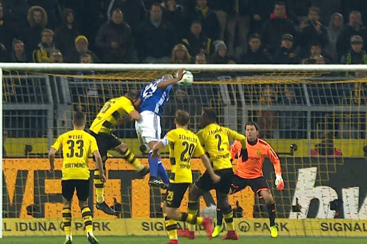 Das Revierderby am 25.11.2017 scheint nach einem 0:4 zur Halbzeit für den BVB entschieden. Naldo veredelt die Schalker Aufholjagd in der Nachspielzeit mit dem Treffer zum 4:4.