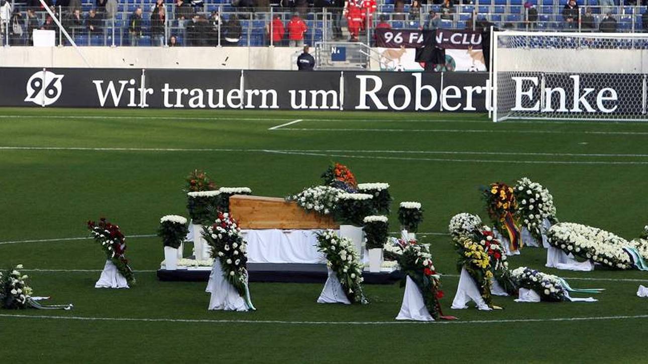 Zu Ehren von Robert Enke gab es bei Hannnover 96 eine große Trauerfeier im Stadion