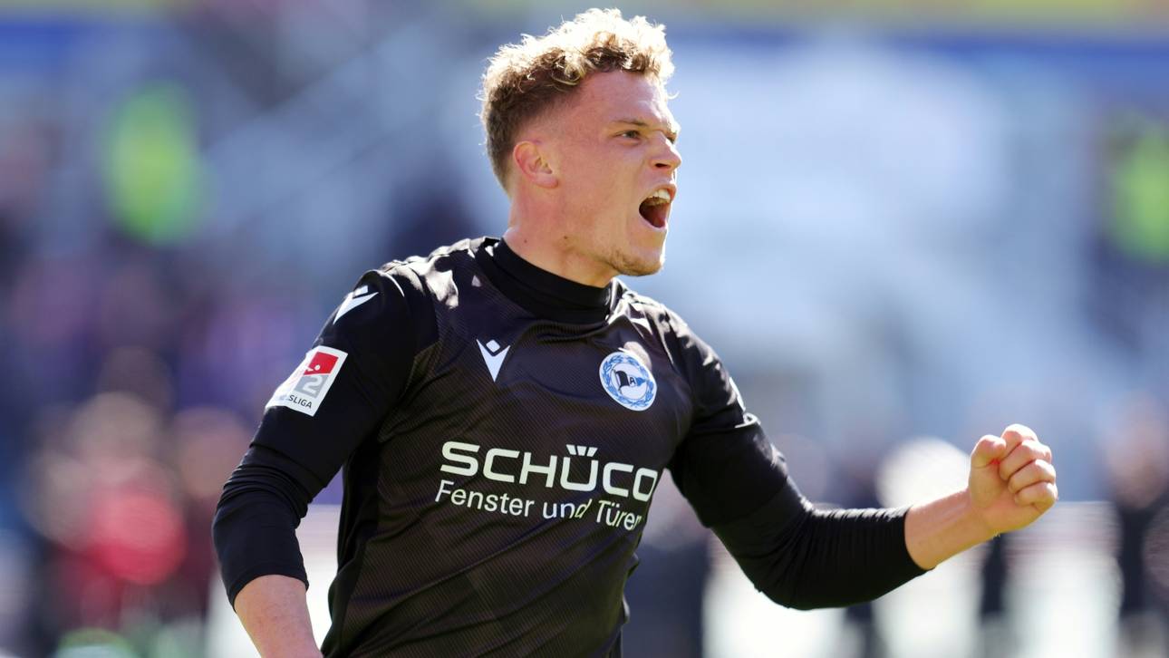 Gladbach holt Bielefelder Hack