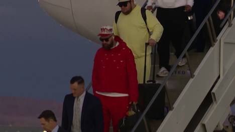 Die Kansas City Chiefs und die San Francisco 49ers sind am Sonntag in Las Vegas eingetroffen, wo sich die beiden Mannschaften auf ihr Aufeinandertreffen im Super Bowl LVIII vorbereiten.