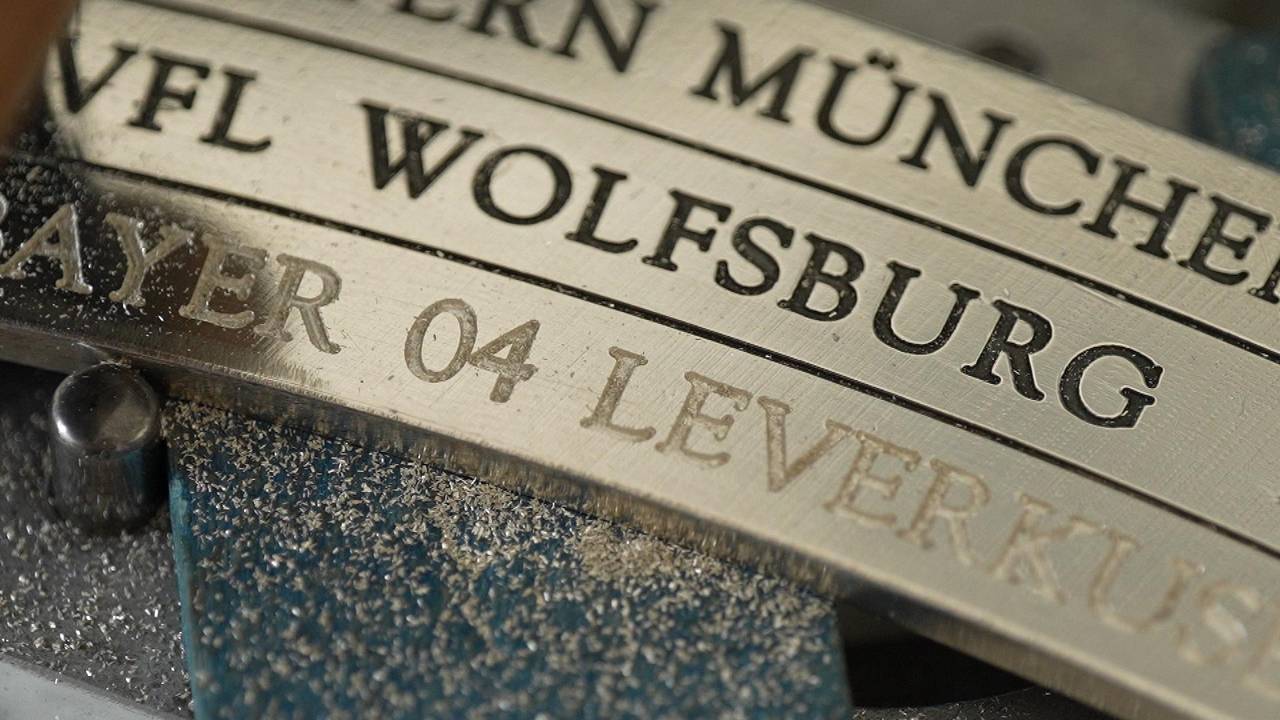 Bayer Leverkusen auf deutscher Meisterschale verewigt | Bundesliga
