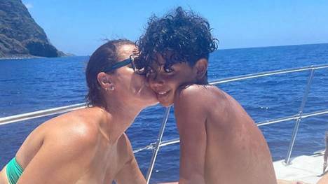 Cristiano Ronaldo jr mit seiner Tante Elma im Urlaub