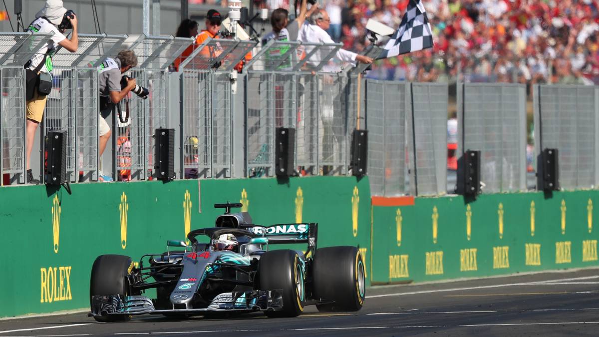 Hamilton hat von dem ganzen Tohuwabohu wenig mitbekommen. Der Brite fährt ungefährdet seinen nächsten Sieg ein und baut seinen Vorsprung in der Gesamtwertung weiter aus