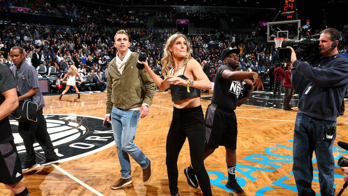 Nicht nur Student Goehrke bescherte Genie in New York einen unvergesslichen Abend. Auch an die Fans dachte die Tennis-Queen und verteilte schwungvoll T-Shirts. Den Jackpot knackte trotzdem Goehrke - denn Bouchard stellte ihm sogar ein zweites Date in Aussicht