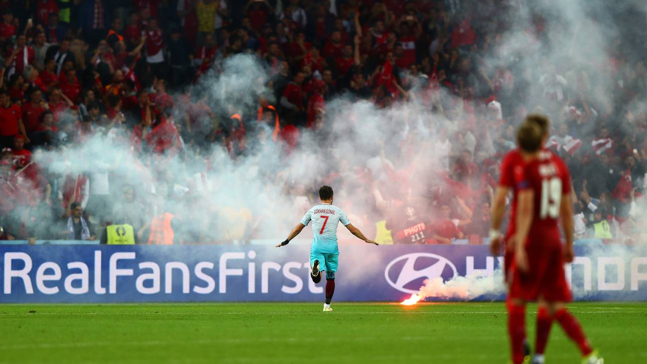 18 Festnahmen wegen Pyro in Lens