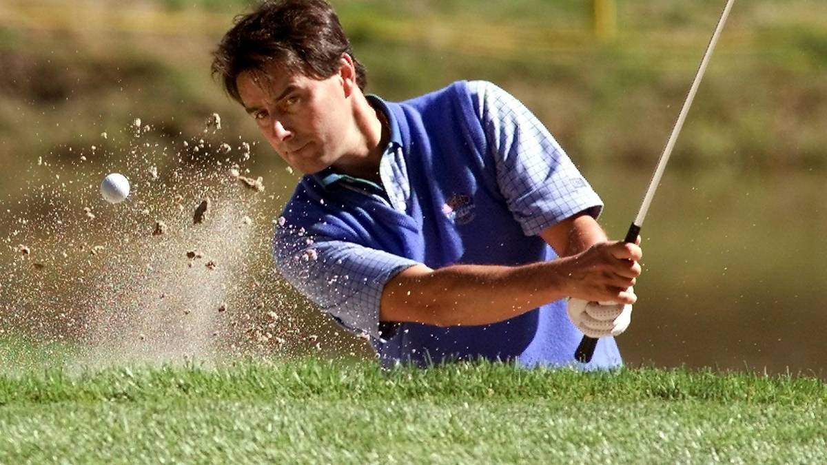 JEAN VAN DE VELDE 1999: Der französische Golfer liegt bei The Open Championship am letzten Loch überraschend drei Schläge vor Paul Lawrie. An einem vermeintlich leichten Par 4 kommt es zum Desaster. Viele miserable Schläge und ein kläglicher Versuch aus dem tiefen Gras machen ihn zum größten Golf-Verlierer aller Zeiten...