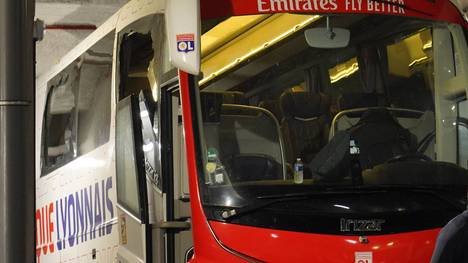 Nach einem Angriff auf den Mannschaftsbus von Olympique Lyon wird das Spiel in Marseille abgesagt. Schiedsrichter Francois Letexier erklärt, wie es zu der Entscheidung kam.