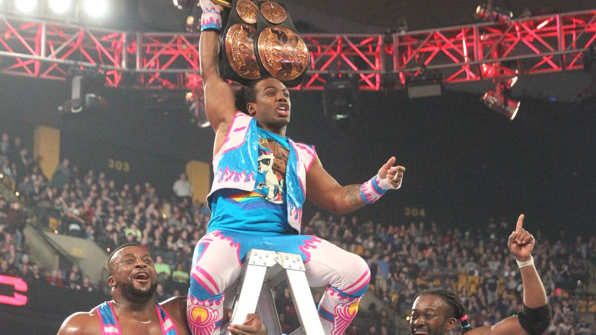 New Day gewinnen stattdessen das Leitermatch: Big E, Woods und Kofi Kingston (v.l.) sind also weiterhin zu dritt die Champions
