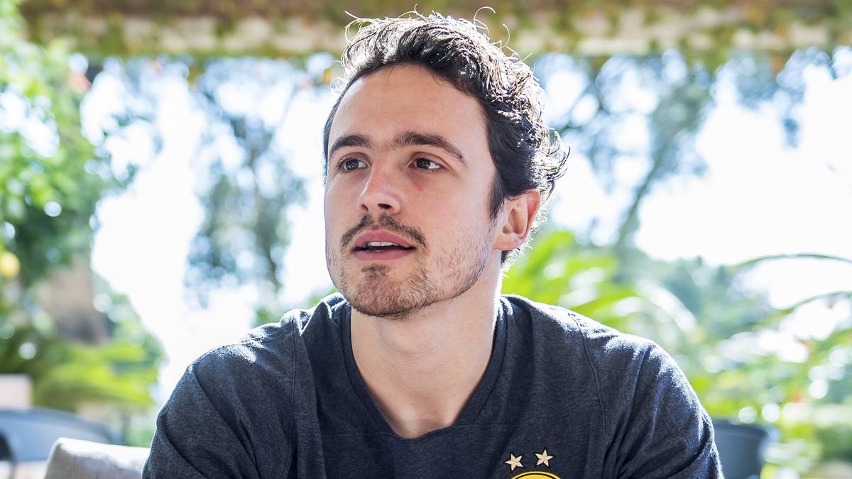 Überdies konnten zunächst auch Bürki (muskuläre Probleme), Jacob Bruun Larsen (Innenbanddehnung), Thomas Delaney (Foto/Wadenprobleme) und Mamoud Dahoud (Erkältung) nicht am Mannschaftstraining teilnehmen, setzten ihr Aufbauprogramm fort