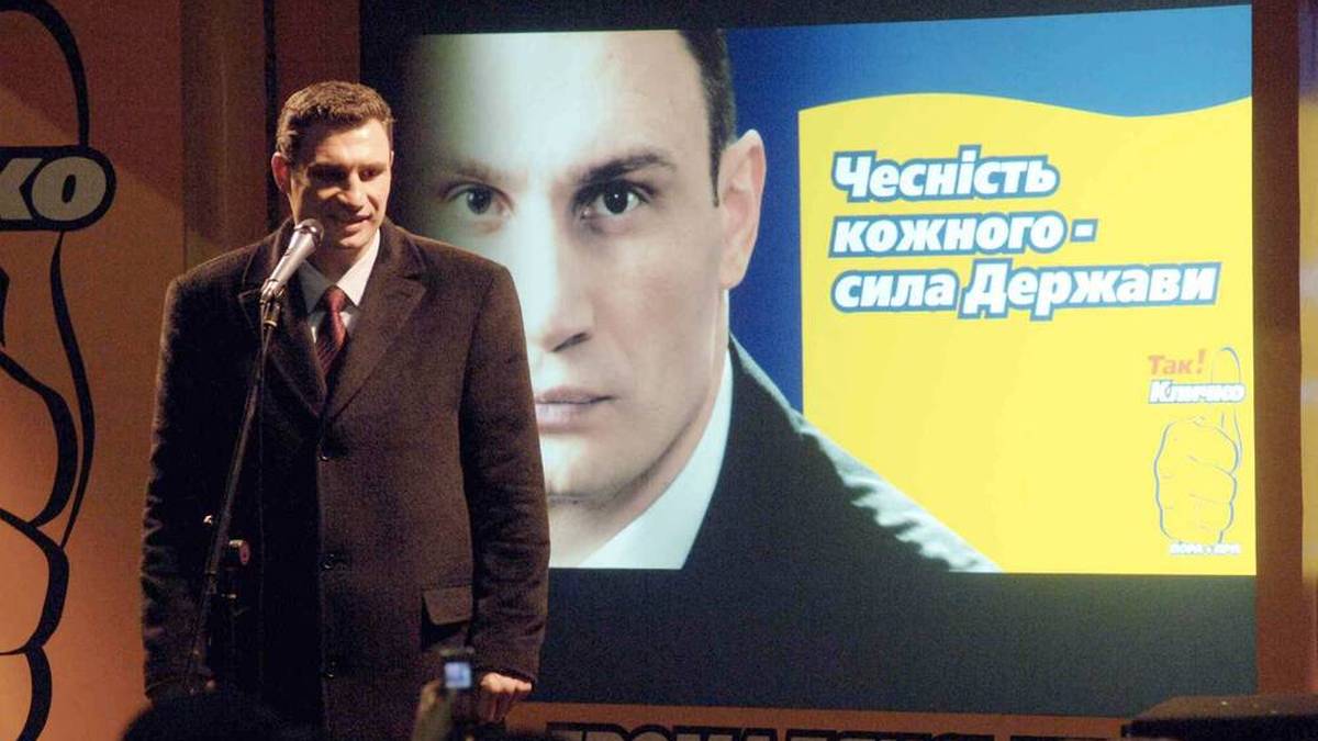 Vitali Klitschko bei einem frühen Wahlkampfauftritt 2006