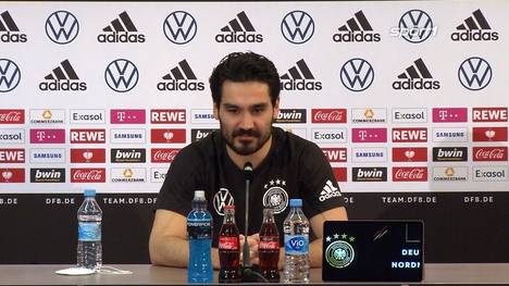 Chelsea-Spieler Toni Rüdiger lobt die Leistung von Nationalmannschafts-Kollege Ilkay Gündogan, der reagiert auf der Pressekonferenz auf die Aussage scherzhaft.