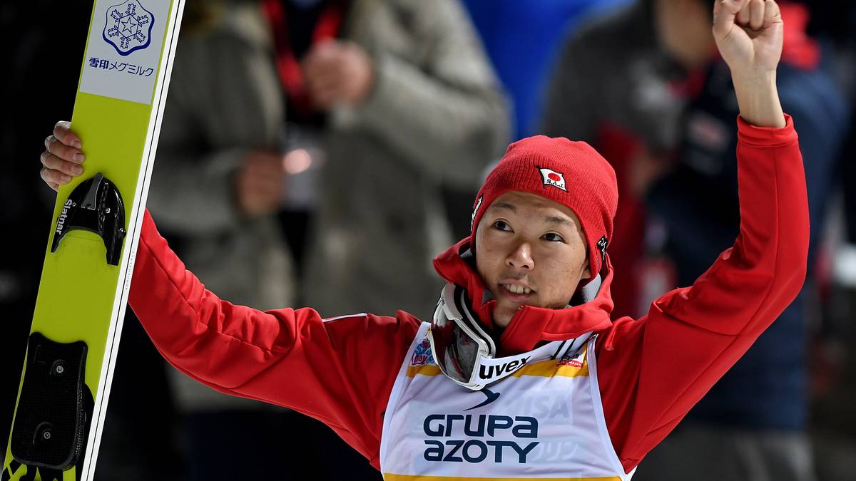 PLATZ 8 - JUNSHIRO KOBAYASHI (Japan): Beim Weltcup-Auftakt in Wisla sorgte Kobayashi mit seinem Sieg für eine Überraschung. Im Gesamtweltcup liegt der 26-Jährige derzeit auf Rang sieben. 