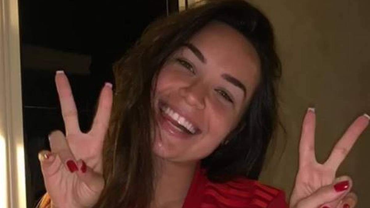 Philippe Coutinho beehrt den FC Bayern - und Ainê Coutinho die bayerische Landeshauptstadt. Die Ehefrau des FCB-Neuzugangs macht München bereits via eScooter unsicher, wie sie in ihrer Instagram-Story zeigt - und trägt schon die rot-weißen Farben, wie ein Einblick ins Schlafzimmer der Coutinhos beweist