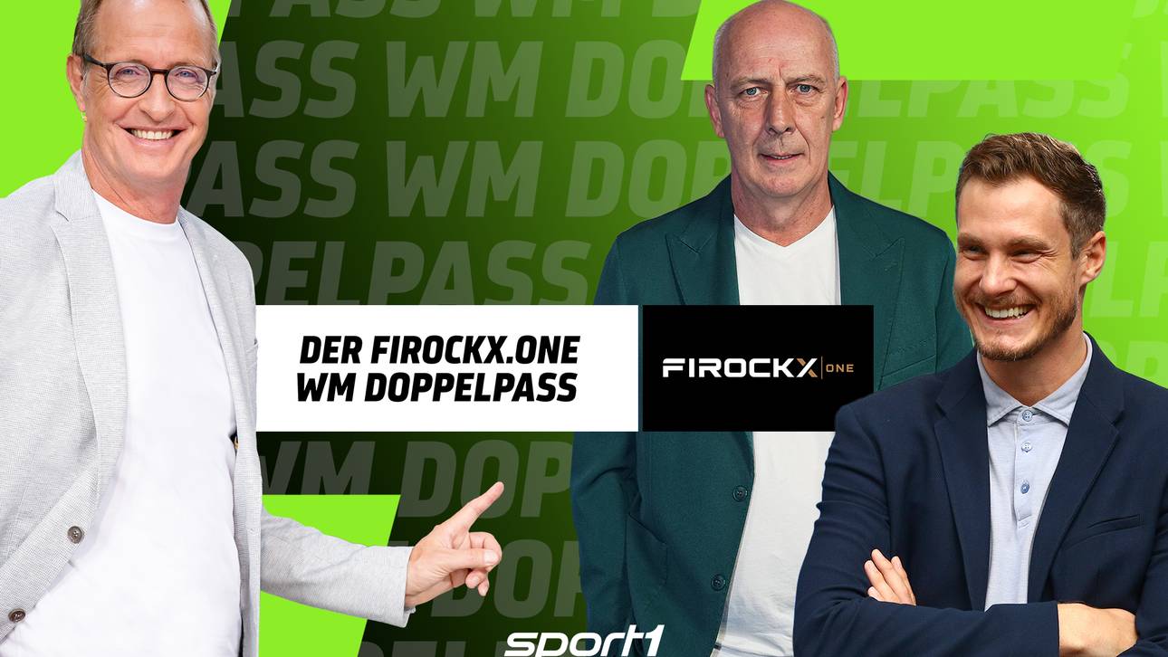Moderator Florian König (l.) begrüßt Mario Basler (M.) und Marcell Jansen im FIROCKX.ONE WM Doppelpass auf SPORT1