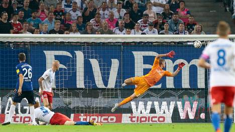 Jonas Meffert (l.) hat mit seinem Tor gegen den Hamburger SV eine alte Rechnung des Karlsruher SC beglichen