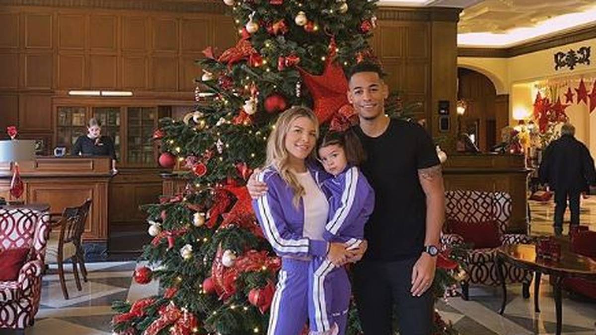 Etwas ruhiger geht es da schon bei Familie Aogo zu - der epische Weihnachtsbaum ist aber nicht der eigene, sondern gehört zu dem Hotel