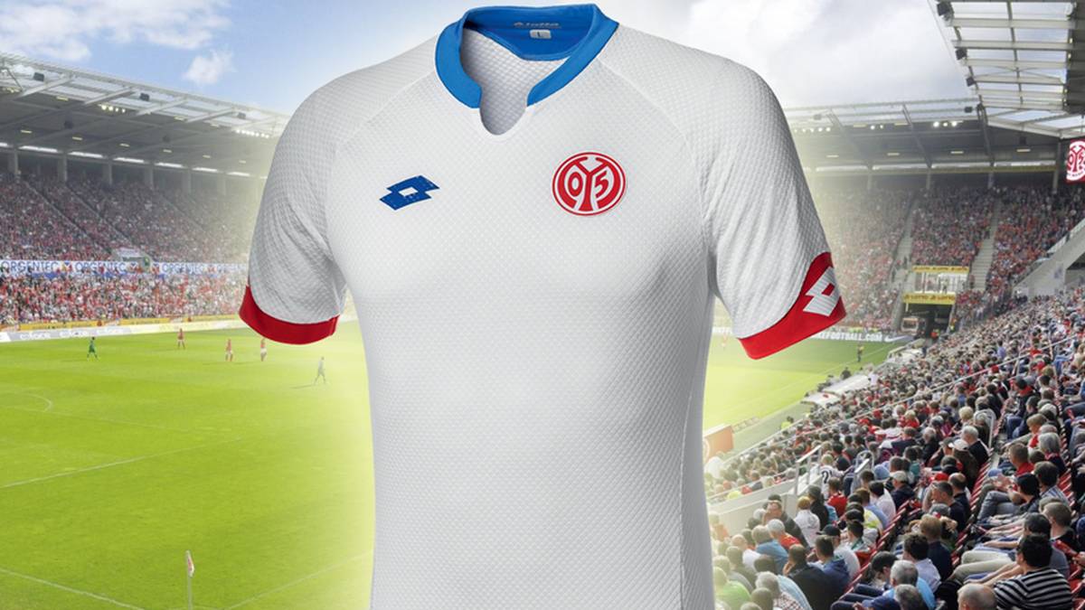 Das neue Auswärtstrikot von Mainz 05 ist ebenfalls überwiegend im Weiß gehalten.Highlight: Der blaue Kragen und die roten Ärmel