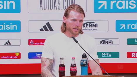 Gladbach-Trainer Eugen Polanski reagiert auf eine Frage zum Abstiegskampf. Für den Übungsleiter kommt die Diskussion noch etwas zu früh. 