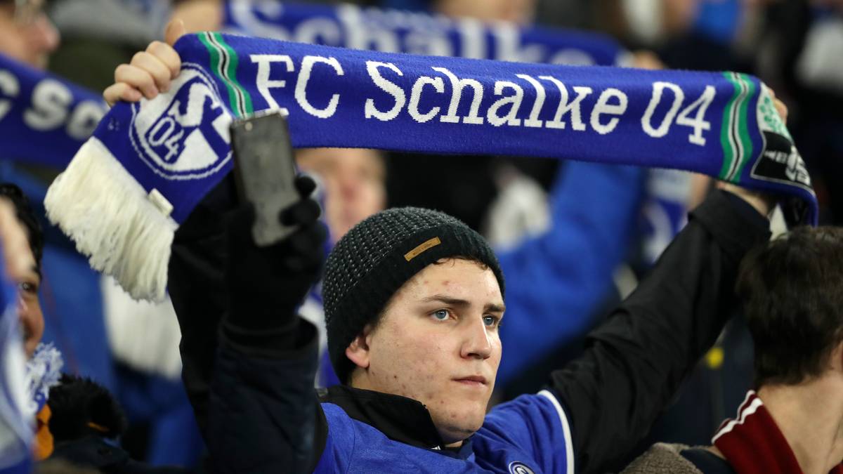 FC SCHALKE 04 (Platz 11): Der Vizemeister der vergangenen Saison kommt auch in der heimischen Veltins-Arena in dieser Saison noch nicht ins Rollen. Aufgrund der nur 13 erzielten Tore finden sich die "Knappen" auch in diesem Ranking nur im Mittelfeld wieder.  Bei 14 Gegentreffern legen die S04-Anhänger umgerechnet 3,74 Euro hin