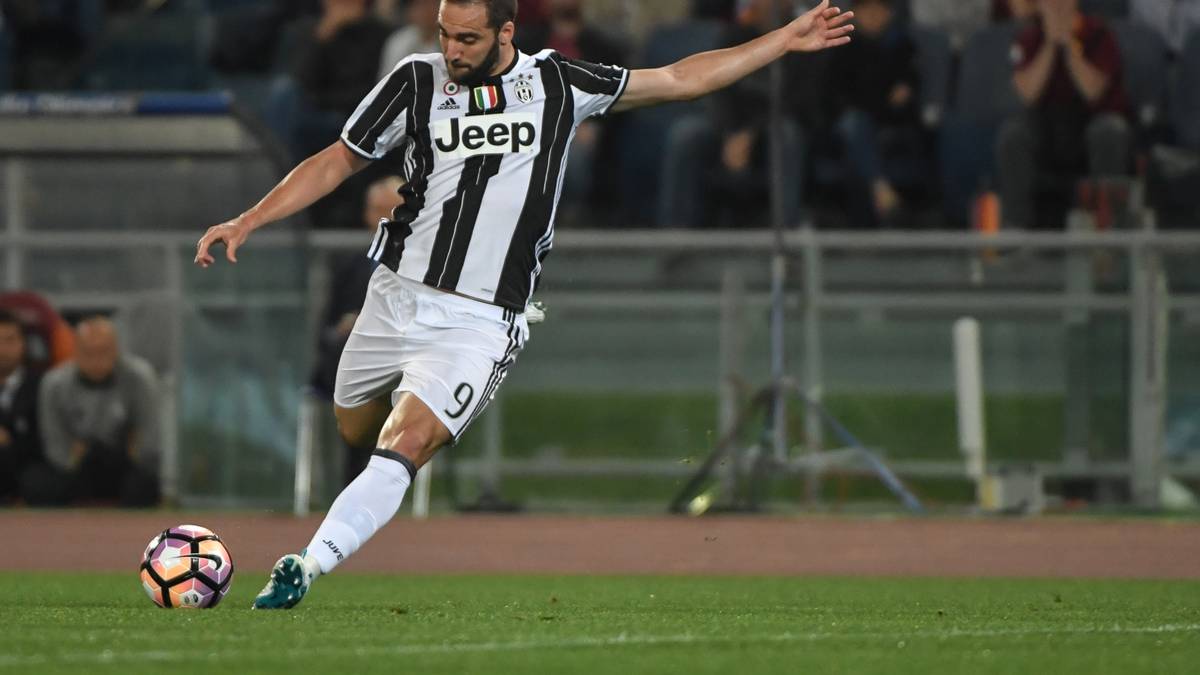 STURM - GONZALO HIGUAIN: Gegen seinen Ex-Klub wird der Argentinier besonders motiviert sein. Wenn er einmal ausnahmsweise nicht über den Platz schleicht, schießt er den Ball ins Tor. Und das kommt nicht so selten vor