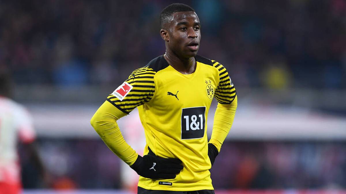Wieder Pech für Youssoufa Moukoko! Dortmunds Supertalent zieht sich einen Muskelfaserriss zu. Rückt jetzt eine Ausleihe des 17-Jährigen näher?