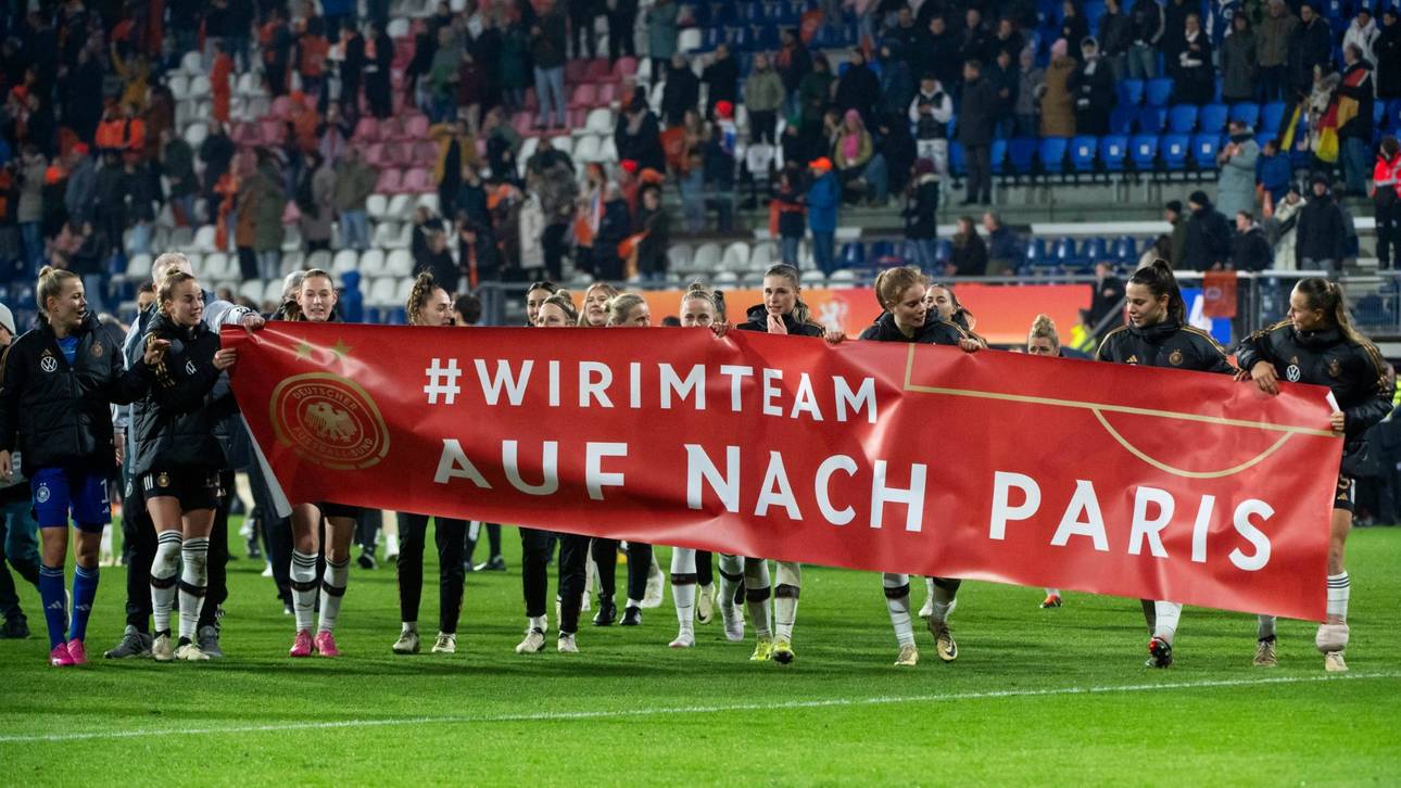 DFB-Party: Hrubesch ballert Schlager